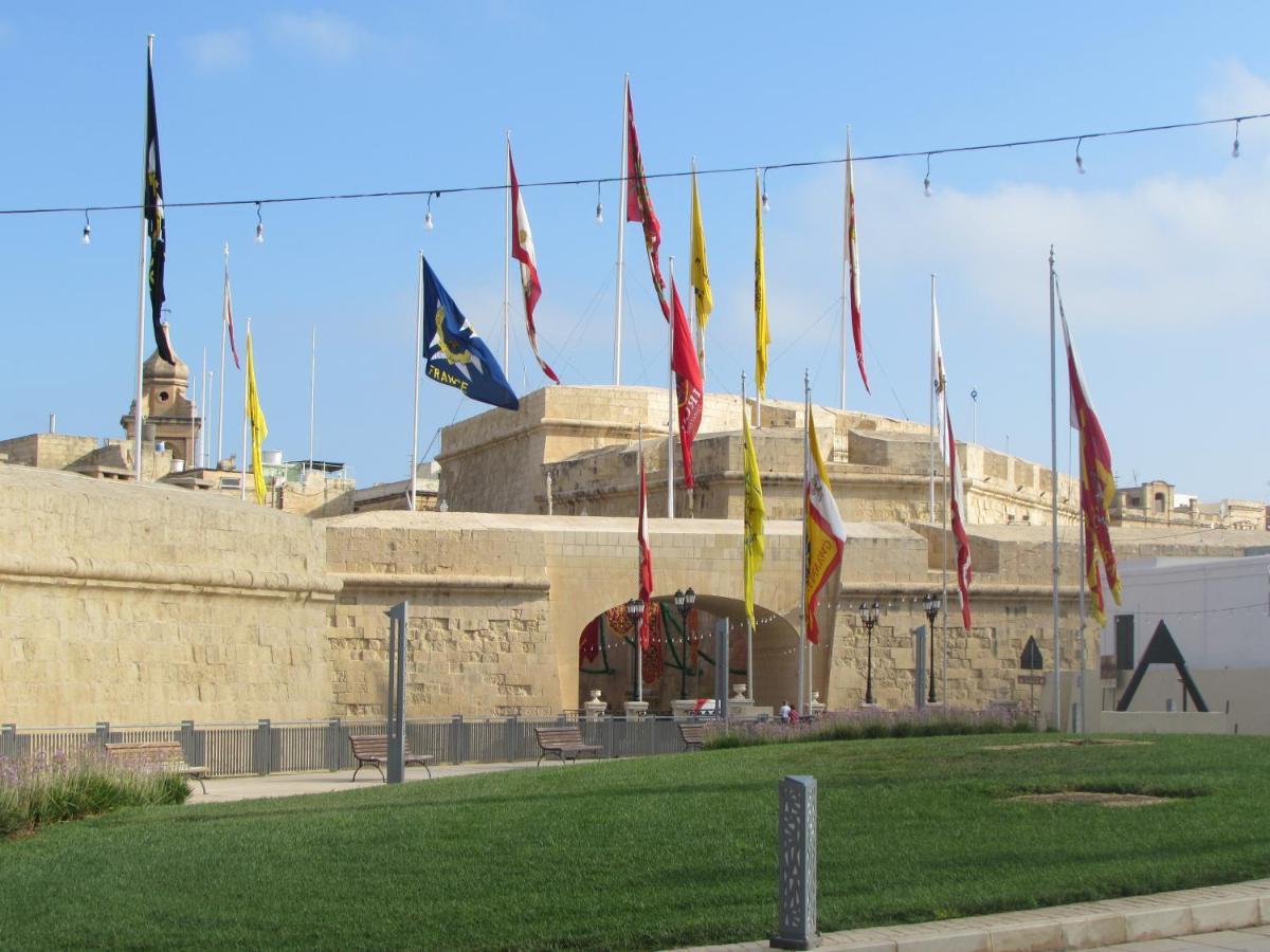 Vittoriosa' Seafront 2 Bed Highly Furnished Apartment Exteriör bild