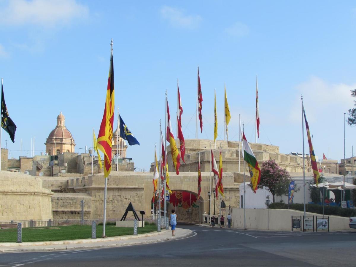 Vittoriosa' Seafront 2 Bed Highly Furnished Apartment Exteriör bild