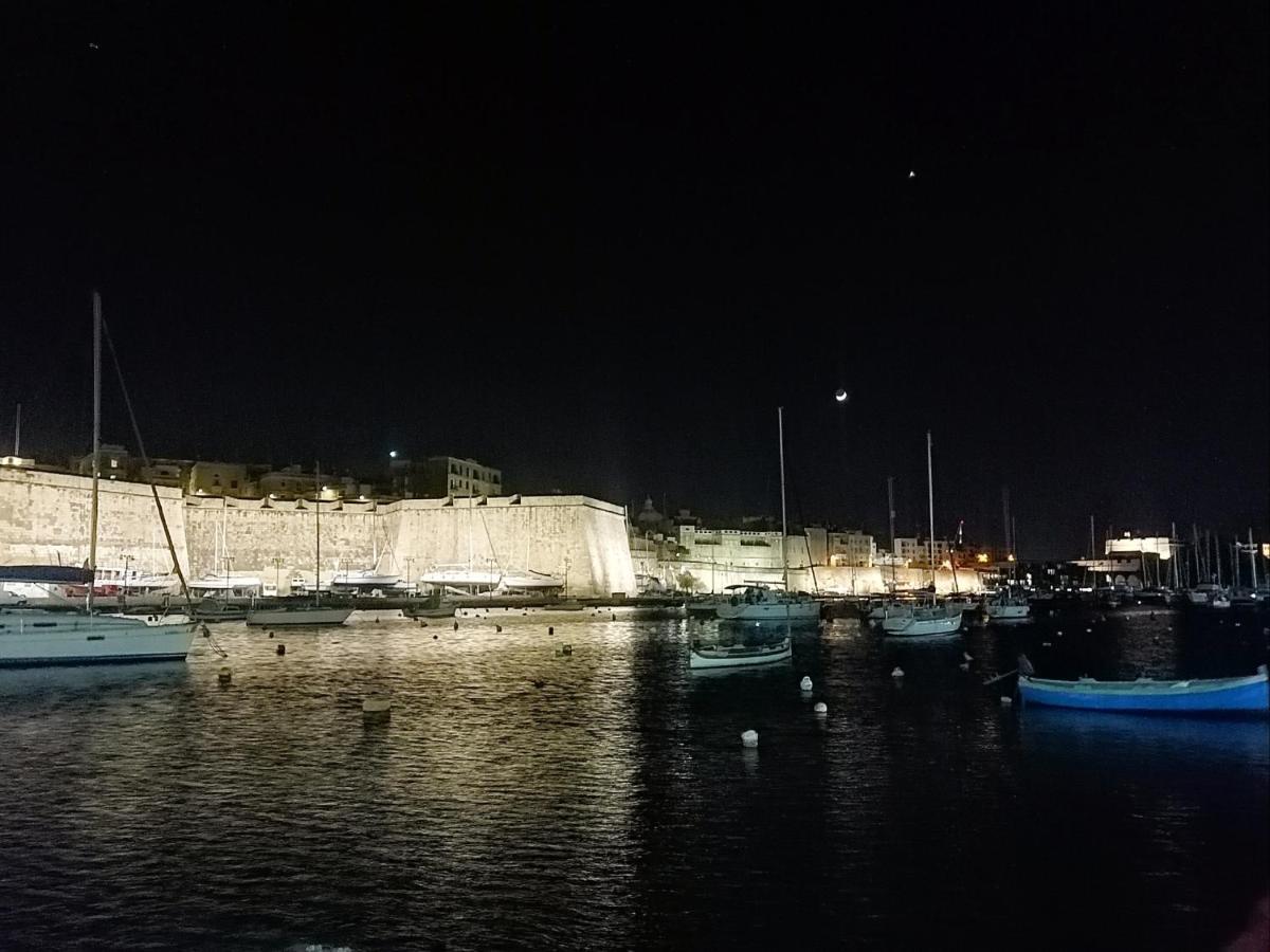 Vittoriosa' Seafront 2 Bed Highly Furnished Apartment Exteriör bild
