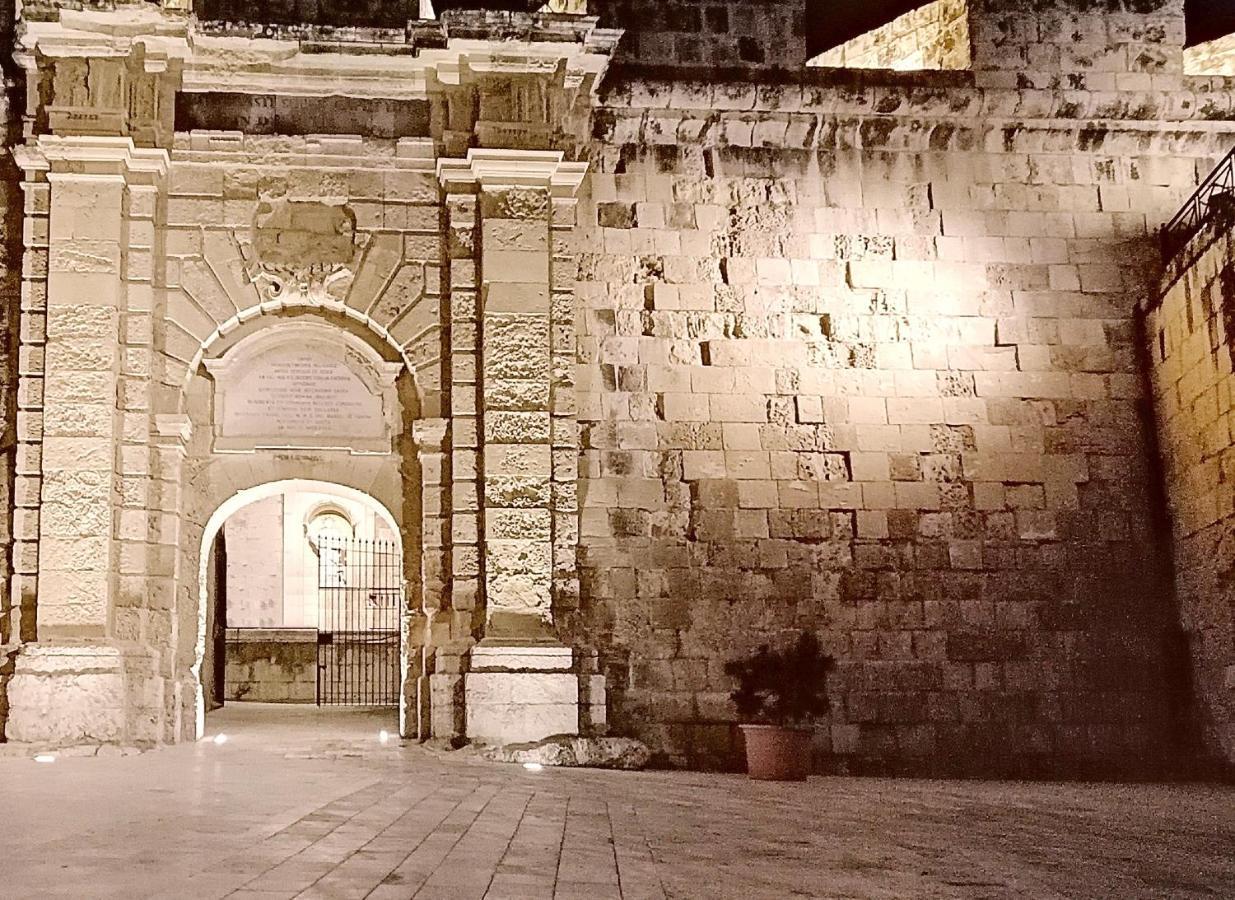 Vittoriosa' Seafront 2 Bed Highly Furnished Apartment Exteriör bild