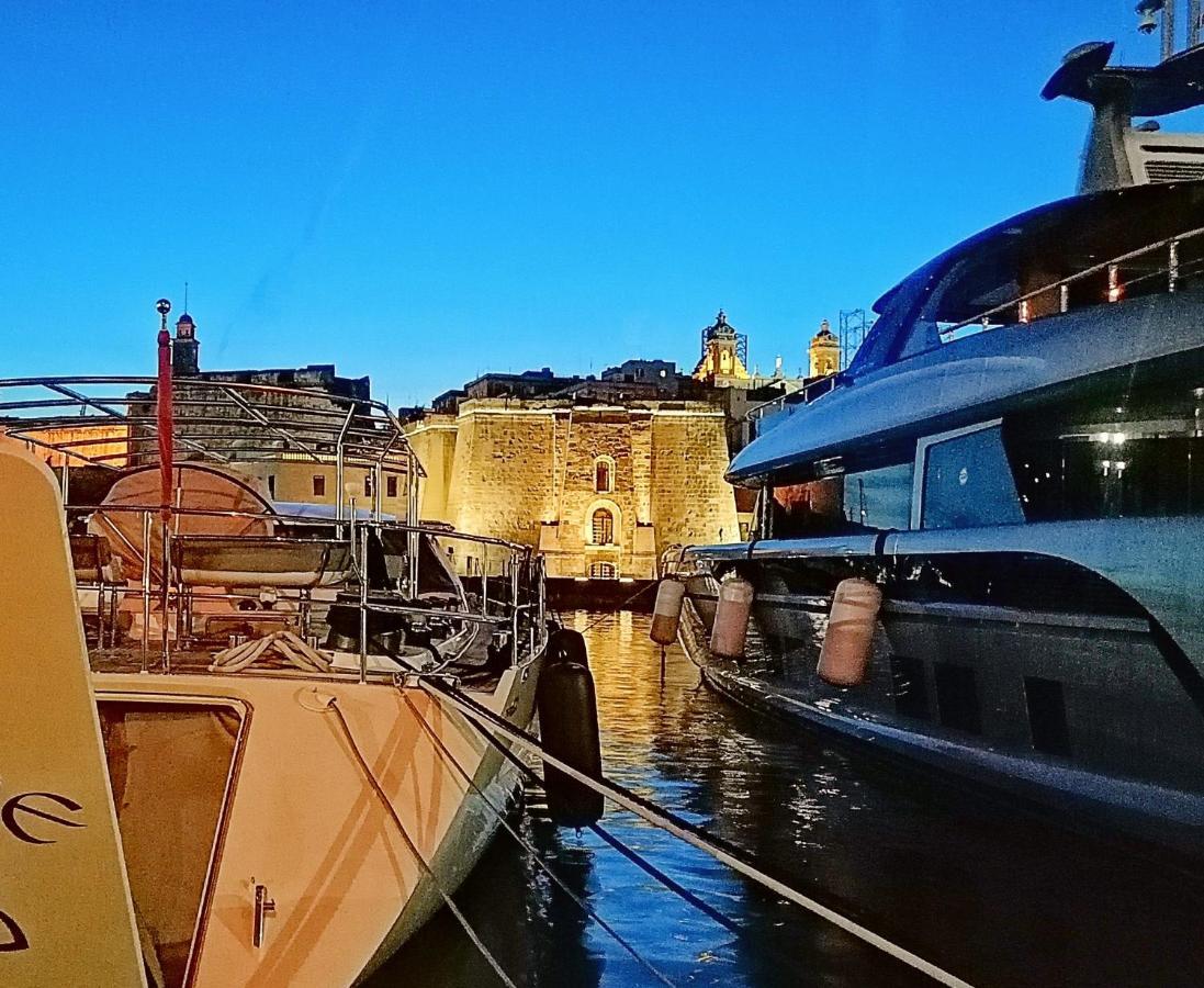 Vittoriosa' Seafront 2 Bed Highly Furnished Apartment Exteriör bild
