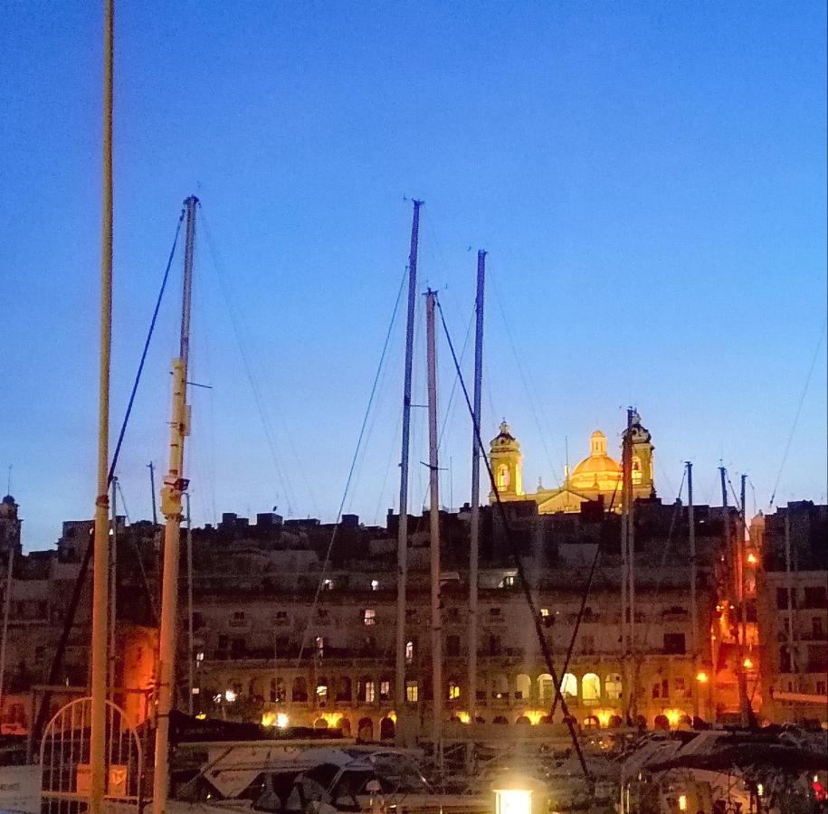 Vittoriosa' Seafront 2 Bed Highly Furnished Apartment Exteriör bild