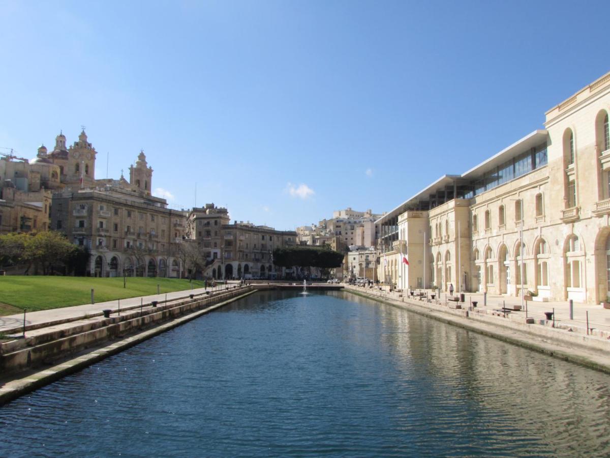 Vittoriosa' Seafront 2 Bed Highly Furnished Apartment Exteriör bild