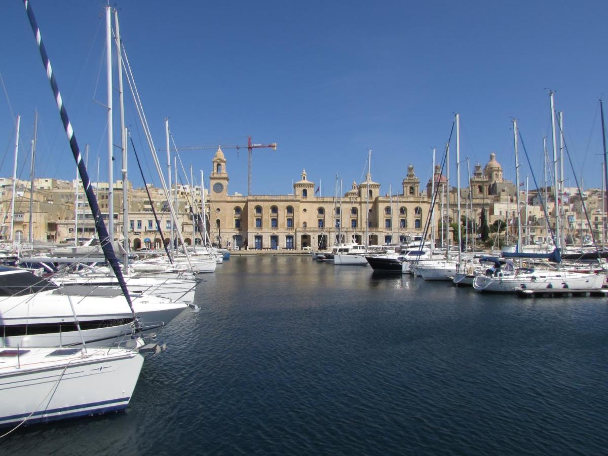 Vittoriosa' Seafront 2 Bed Highly Furnished Apartment Exteriör bild