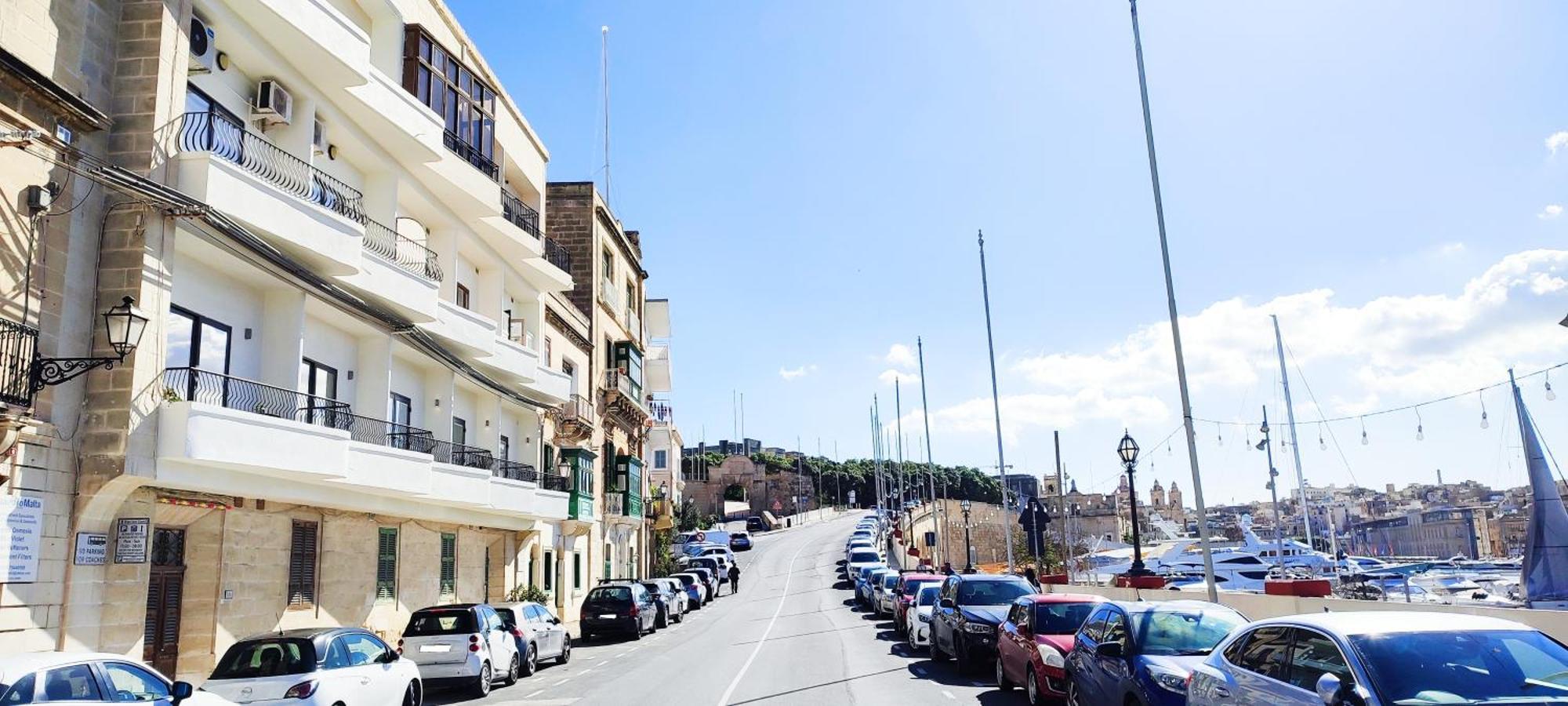 Vittoriosa' Seafront 2 Bed Highly Furnished Apartment Exteriör bild