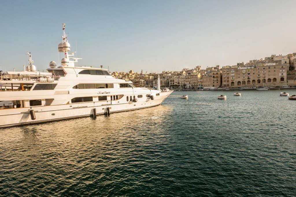 Vittoriosa' Seafront 2 Bed Highly Furnished Apartment Exteriör bild