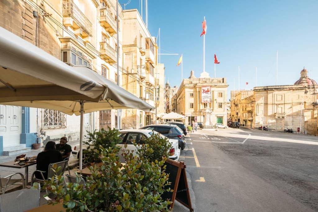 Vittoriosa' Seafront 2 Bed Highly Furnished Apartment Exteriör bild