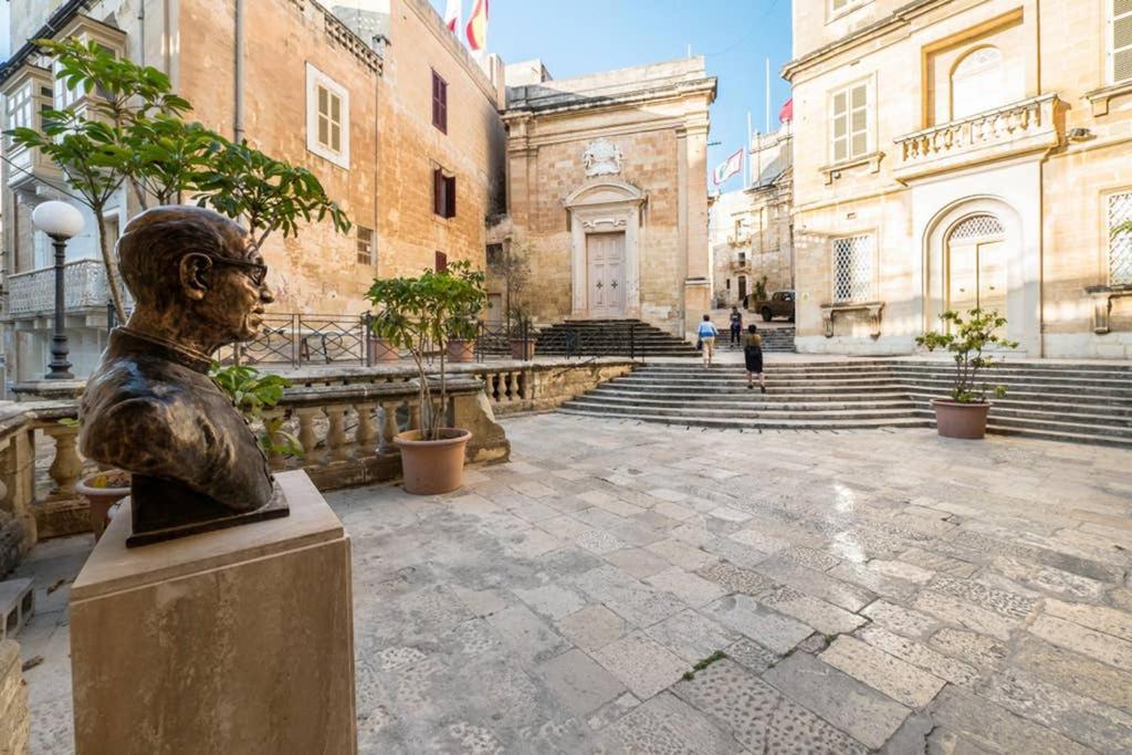 Vittoriosa' Seafront 2 Bed Highly Furnished Apartment Exteriör bild