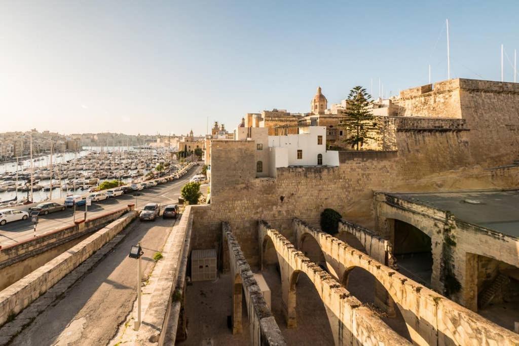 Vittoriosa' Seafront 2 Bed Highly Furnished Apartment Exteriör bild