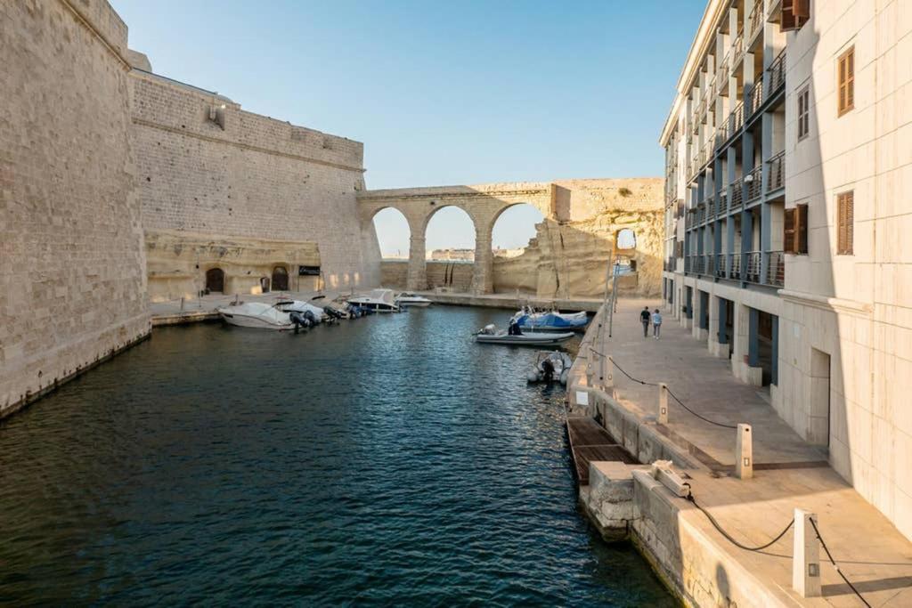 Vittoriosa' Seafront 2 Bed Highly Furnished Apartment Exteriör bild